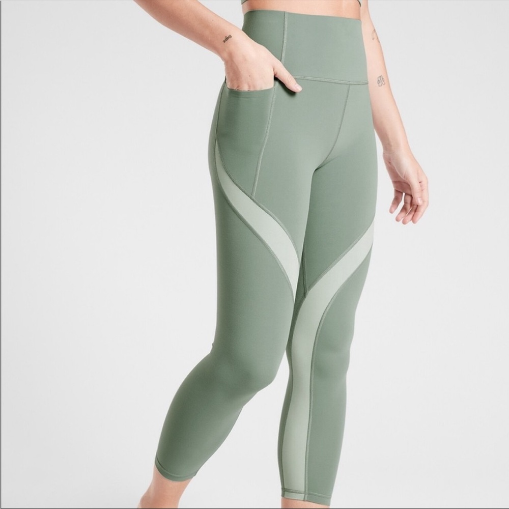 Athleta Salutation Stash 7/8 Tight XXS